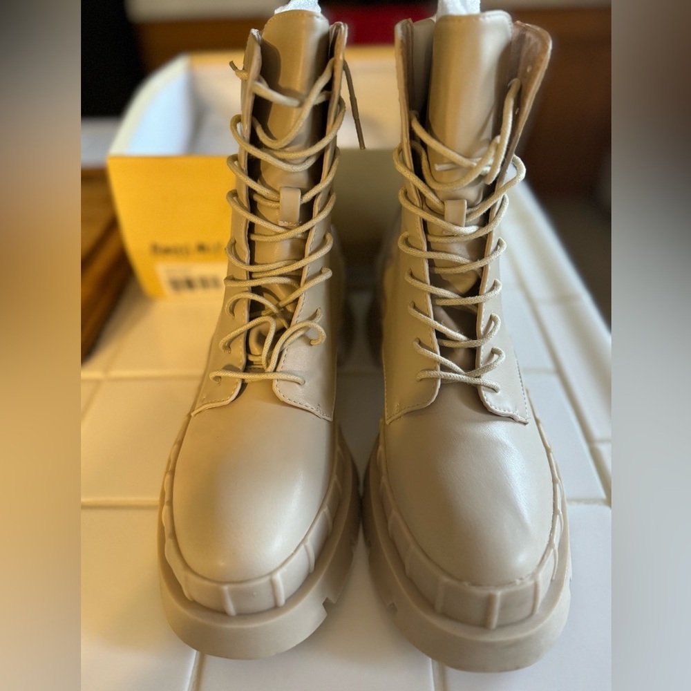 - Princess Polly Roundup Ecru Boots
